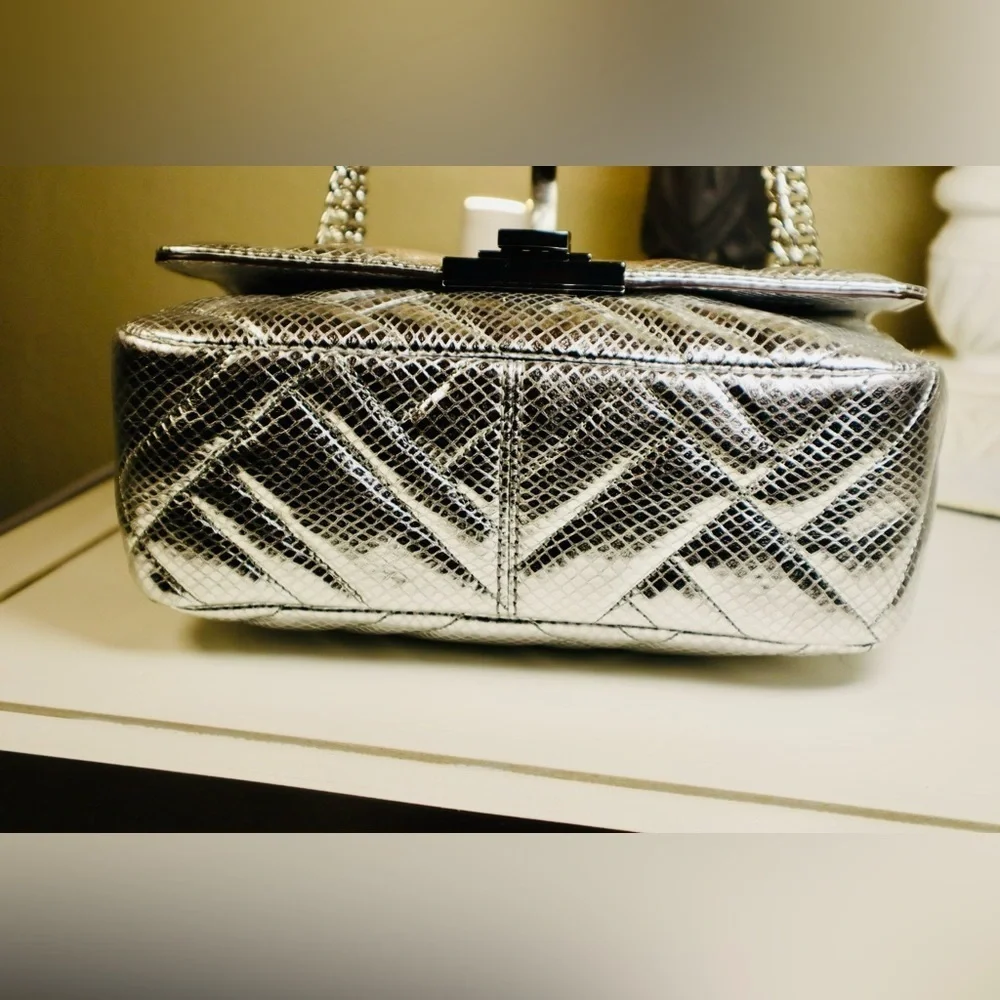 “HOST PICK” MICHAEL KORS Metallic Silver Quilted Leather with a Chain Strap